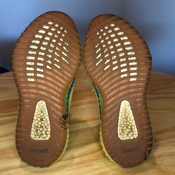 ADIDAS YEEZY BOOST 350 V2 ‘Semi Frozen Yellow’ SIZE 7 M - Picture 5 of 6